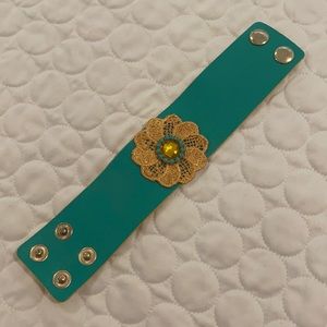 Women turquoise green Hand made leather flower appliqué bracelet